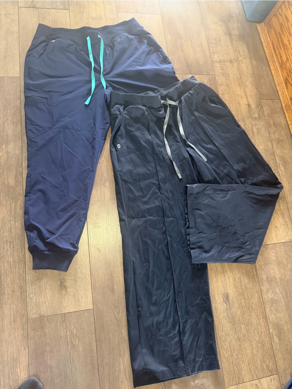 Figs XL lot of two scrub pants nwot XL - Picture 5 of 6